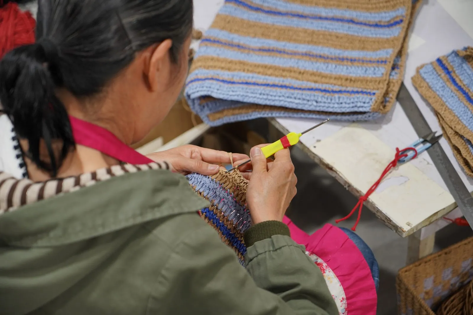 Artisan hand weaving technique - photo 2