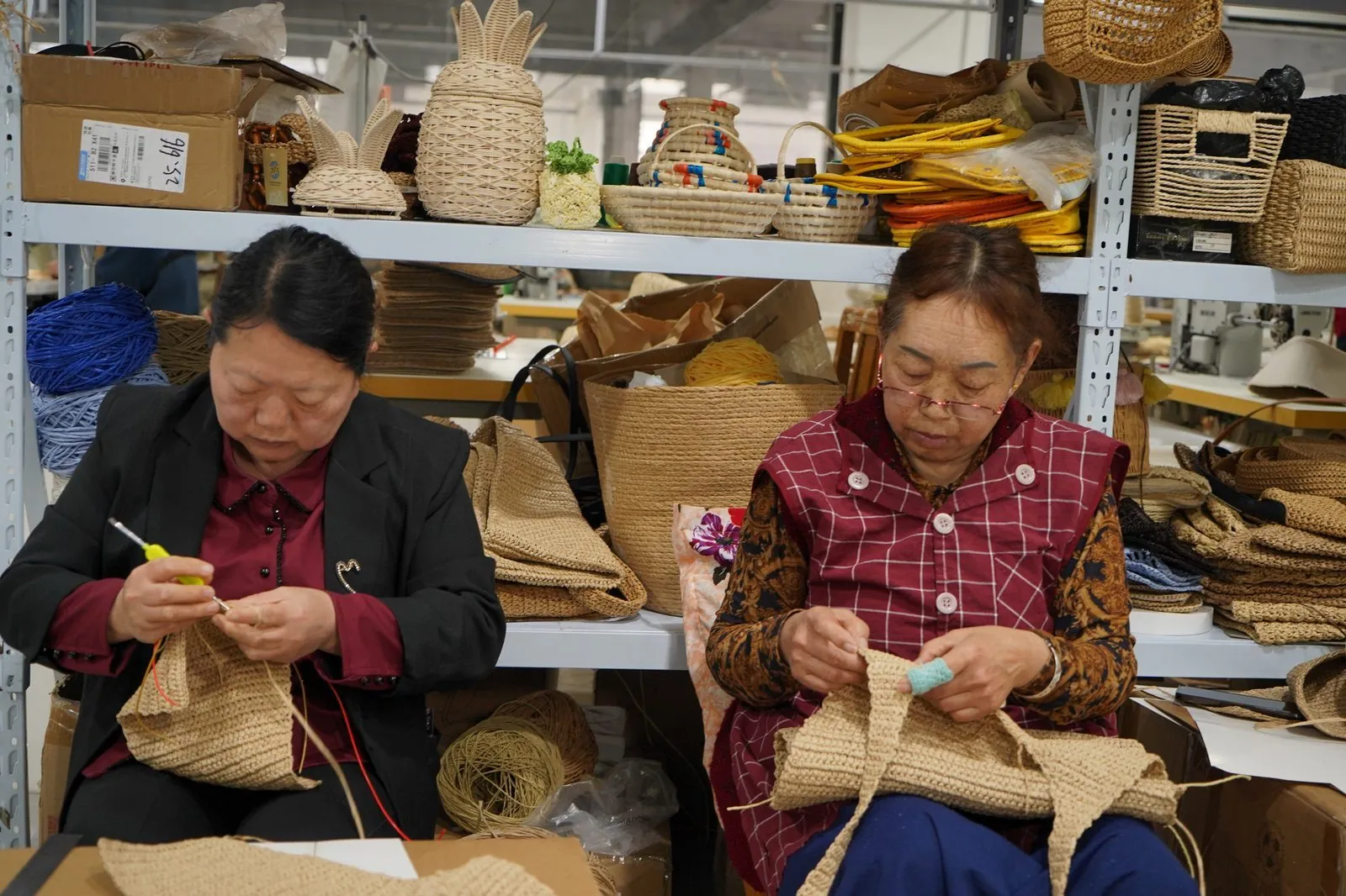 Artisan hand weaving technique - photo 4
